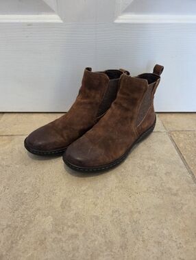 Born Lenni Chelsea Boots